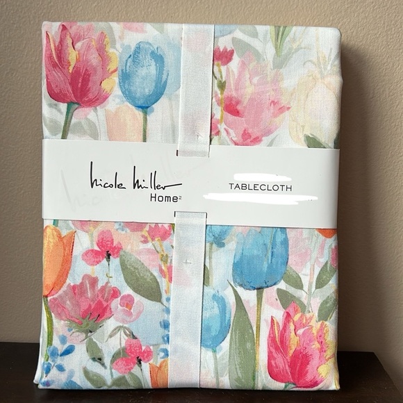 Nicole Miller Tablecloth New 60”x 120”Tulips Spring Floral Oblong